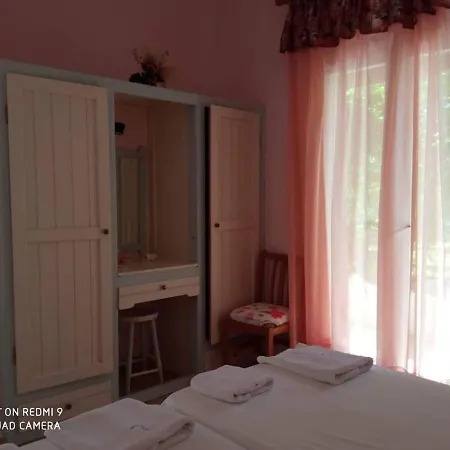 بيت للعطل Errika House 3 *