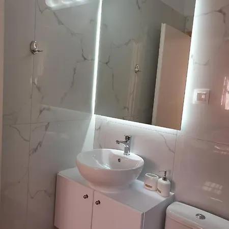 Errika House 3 إيبسوس
